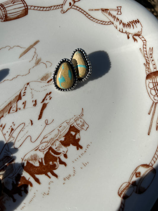 Royston Ribbon Studs