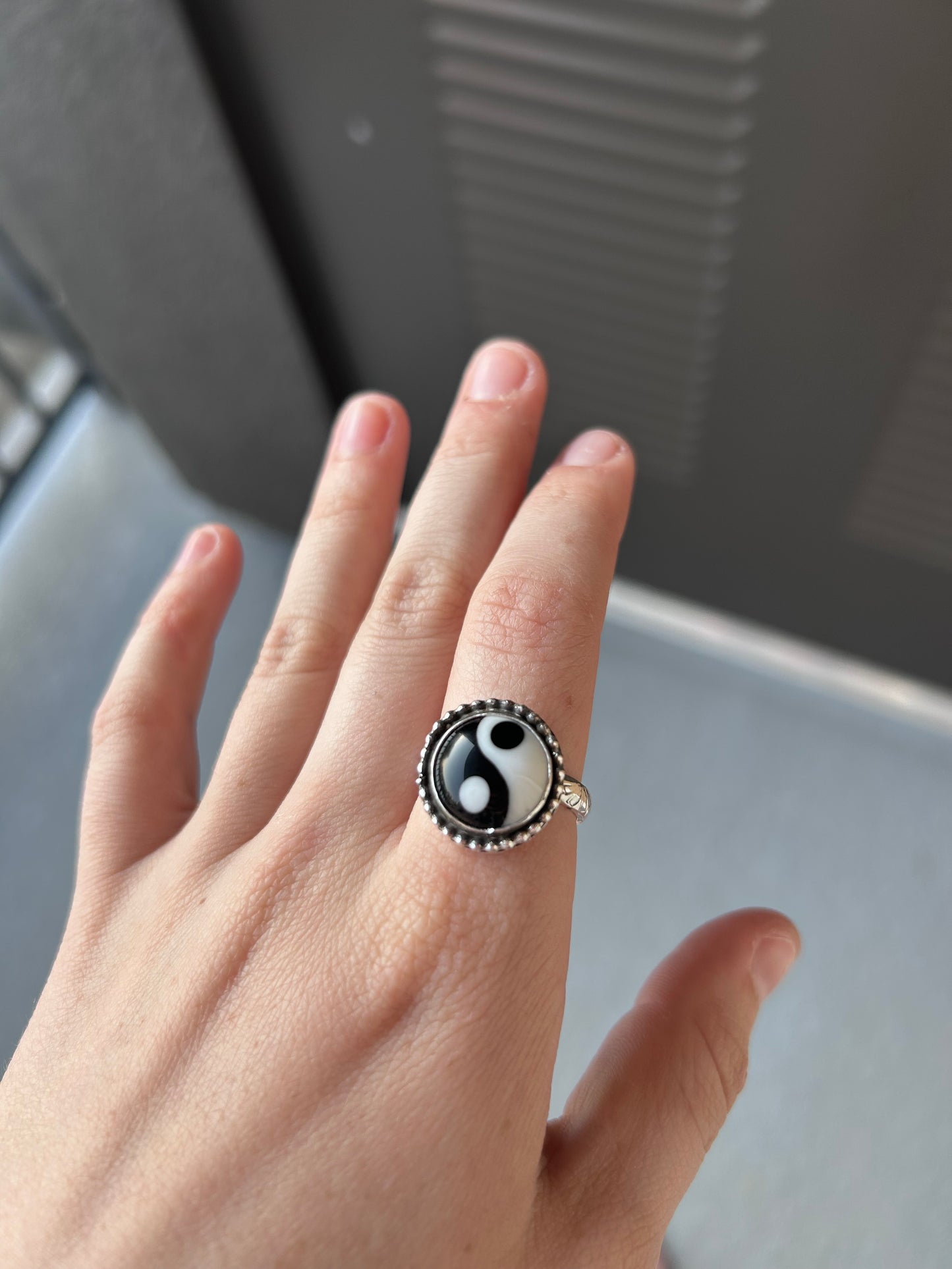 Yin-yang ring